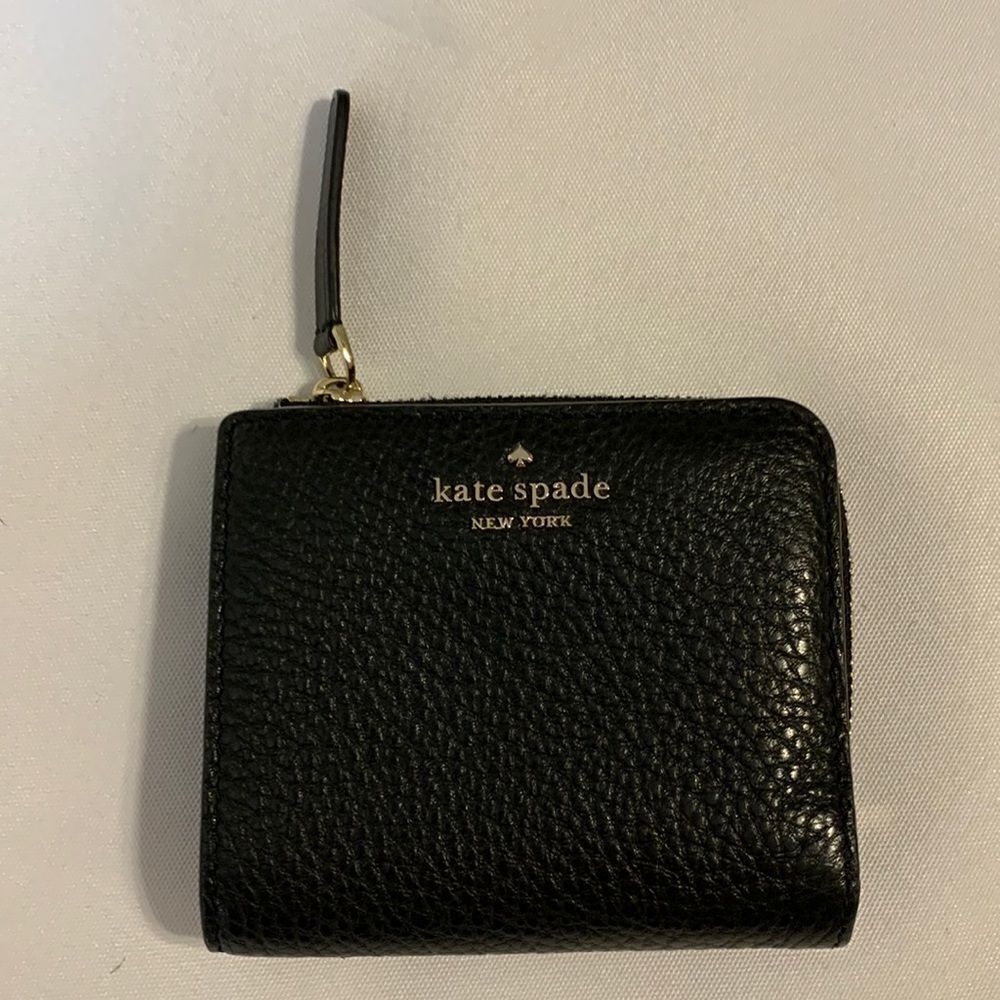 Kate Spade small bi-fold black wallet with zipper pocket